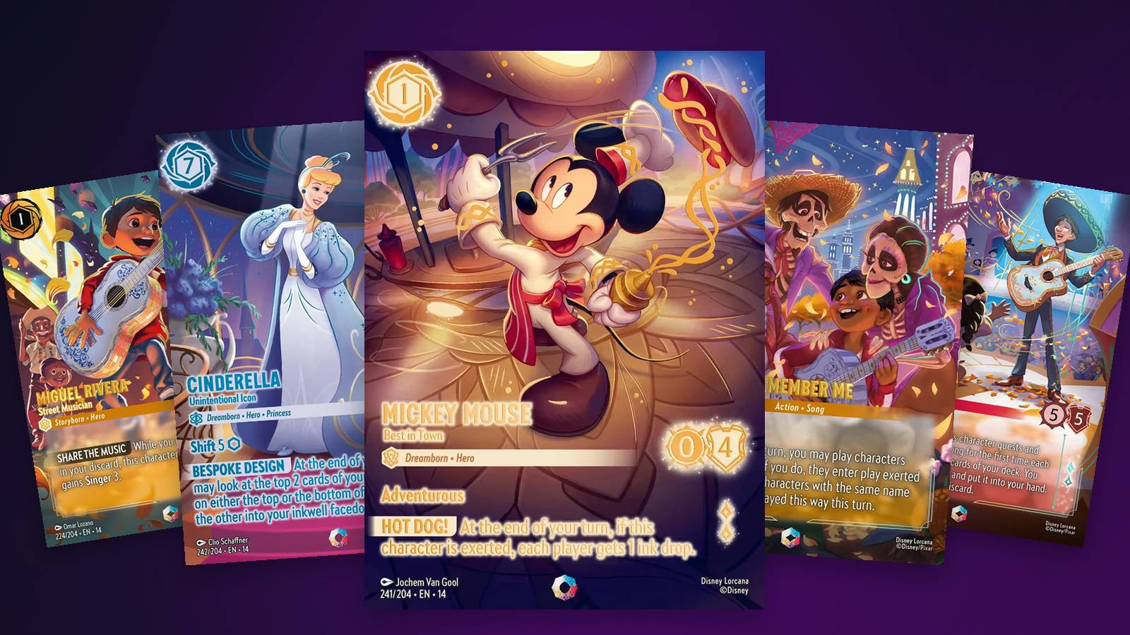 Carta Iconic Mickey Mouse, Best in Town ao centro, entre Cinderella, Unintentional Icon e a canção Remember Me, com Miguel Rivera e Héctor Rivera nas pontas: cartas de Hyperia City com o texto em inglês, sobre fundo roxo escuro