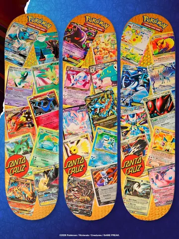 Os três shapes dourados da coleção Santa Cruz x Pokémon TCG